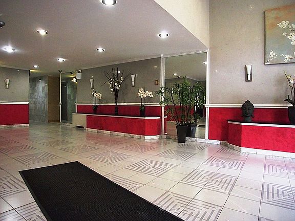 2nd image of 175 Zoe St APT 3O