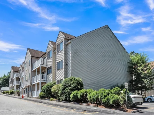 11 Hulbert Rd APT 8, Worcester, MA 01603