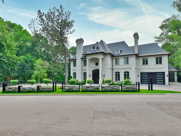 382 Old Yonge St, Toronto, ON M2P 1R4