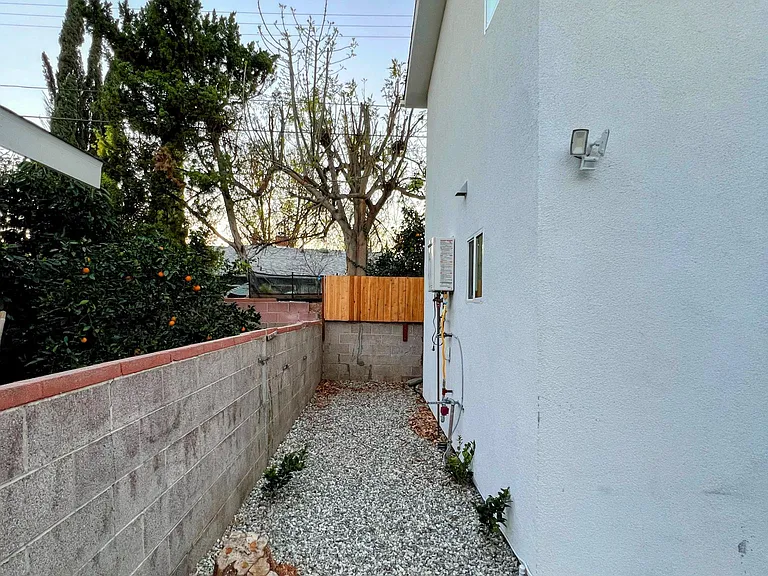 6731 Amigo Ave — Photo 13