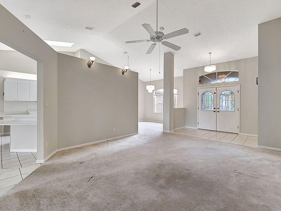 5th image of 2712 SE Fall Street