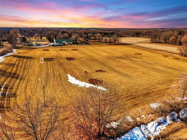 10 Wasson Rd, Gregory, MI 48137