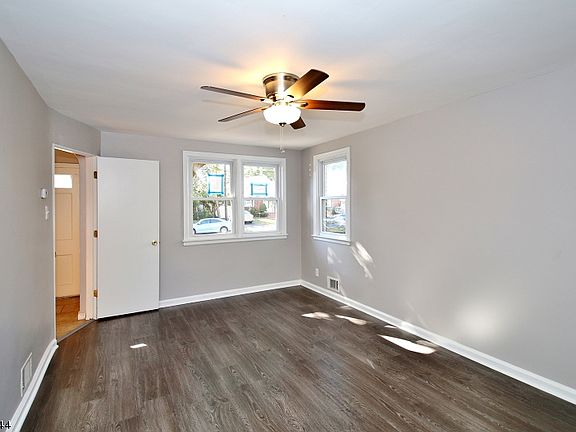 2nd image of 13-45 Sunnyside Dr #1X