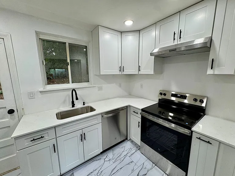 2432 Starkamp St — Photo 15