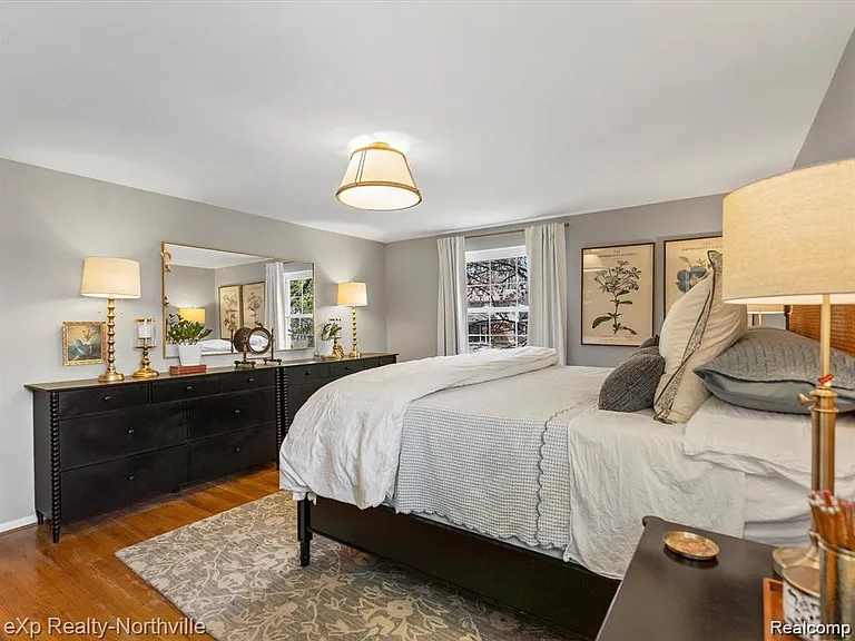 38205 Connaught Dr — Photo 35