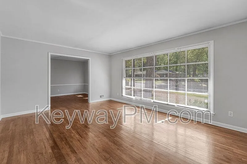 Building Photo - 622 Canterbury Dr