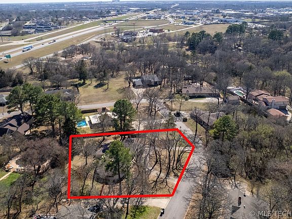 4th image of 2232 Gershwin Dr