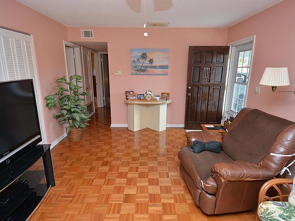 3rd image of 252 NE Mainsail St