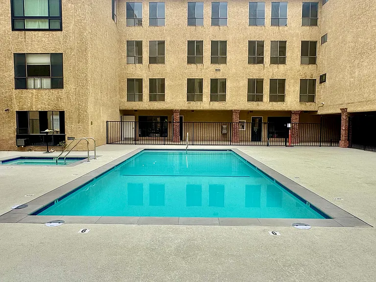 1735 N Fuller Ave #445 — Photo 23