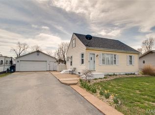 350 Woodland Ave, Wood River, IL 62095