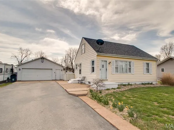 350 Woodland Ave, Wood River, IL 62095