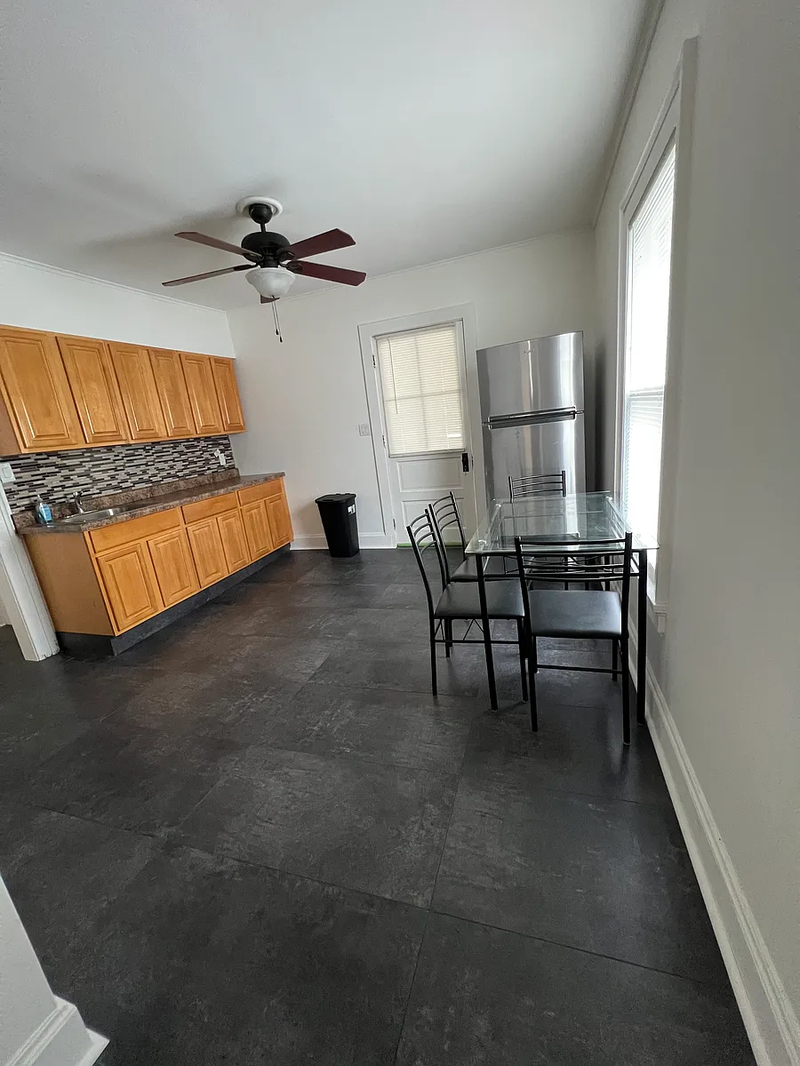Building Photo - 36 Haendel St #2