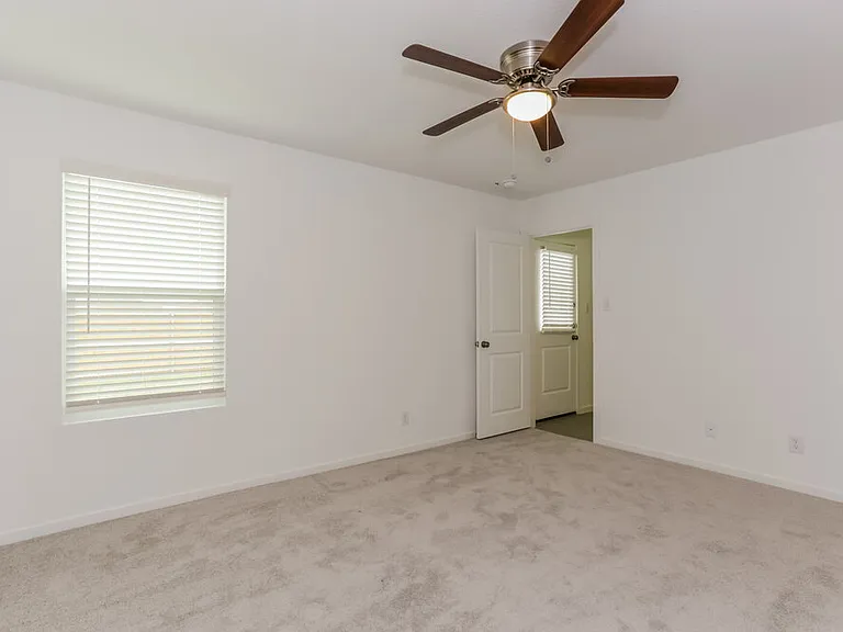 1727 Crossbill St — Photo 10