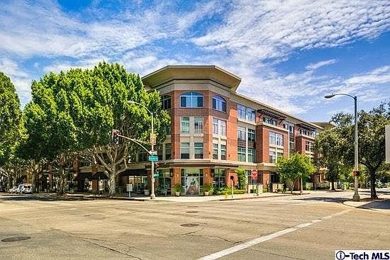 840 East Green Green St - PRADO Building