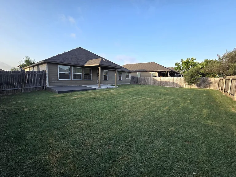 945 Cypress Ml — Photo 25