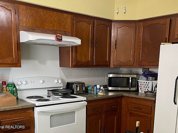 3rd image of 14 Yorktowne Place #A