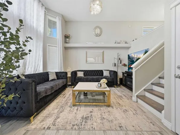 22 E Anaheim Bay NE, Calgary, AB T1Y 7E2