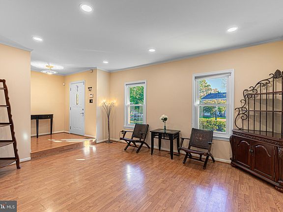 4th image of 9381 Tartan View Dr