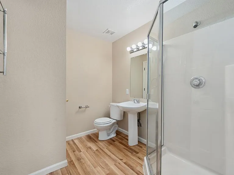 698 Eagle Dr — Photo 13