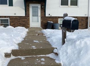 512 17th St NW, Mandan, ND 58554