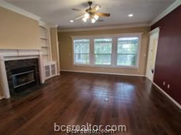 307 Stoney Hills Ct, College Station, TX 77845