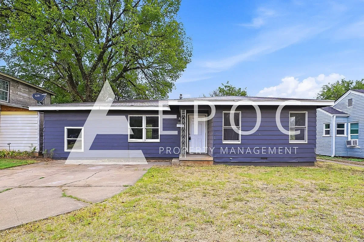 2611 Lawrence Rd — Photo 2