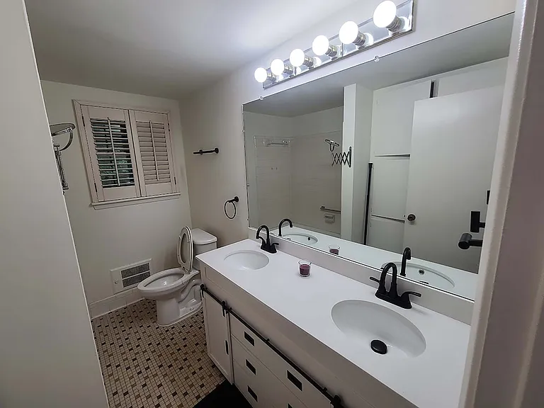 1002 Dixon Dr — Photo 43
