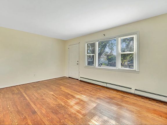 5th image of 61 Kellum St #1