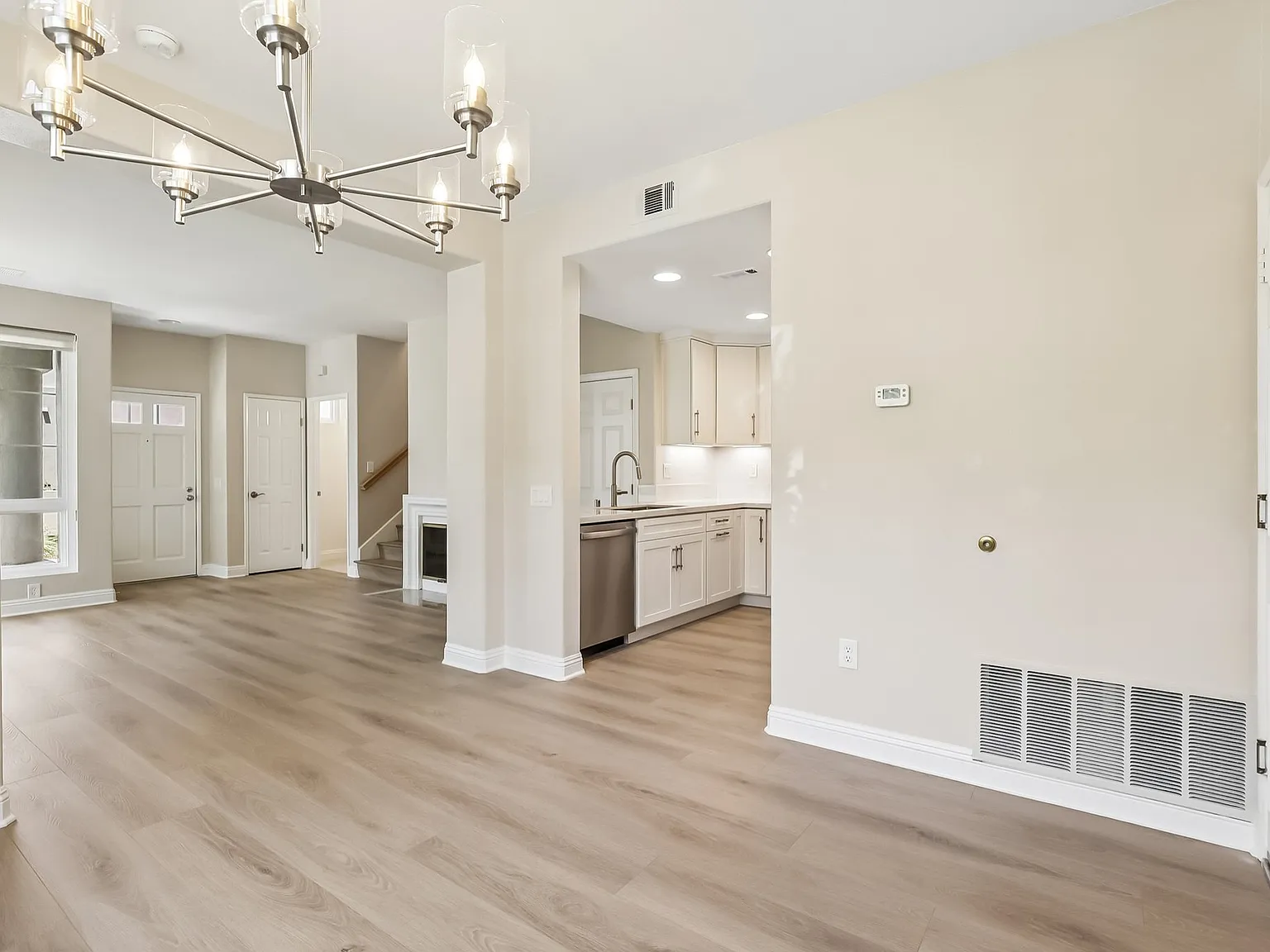 3 bed, 1499 sqft, $4,795 — Photo 4