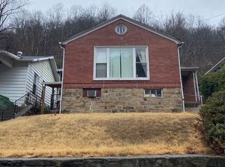930 Cook St, Mullens, WV 25882