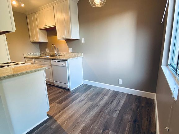 2nd image of 1802 Amelia Way #5