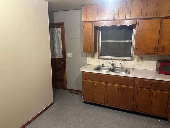 4th image of 713 1/2 Walnut St