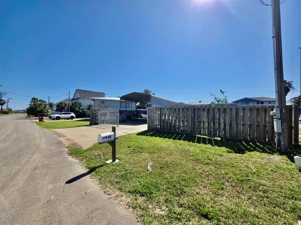 17 Kingfish Ln, Freeport, TX 77541