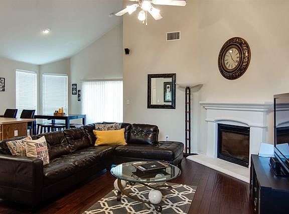 4th image of 3812 Summersville Ln