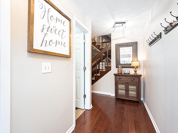 3rd image of 4523 Carriage Hill Ln