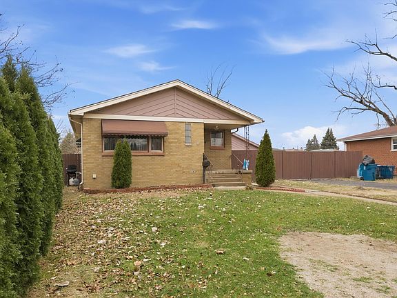 2nd image of 866 Greenbay Ave