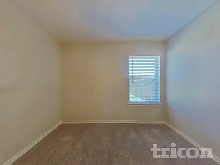 233 Amherst Dr — Photo 12