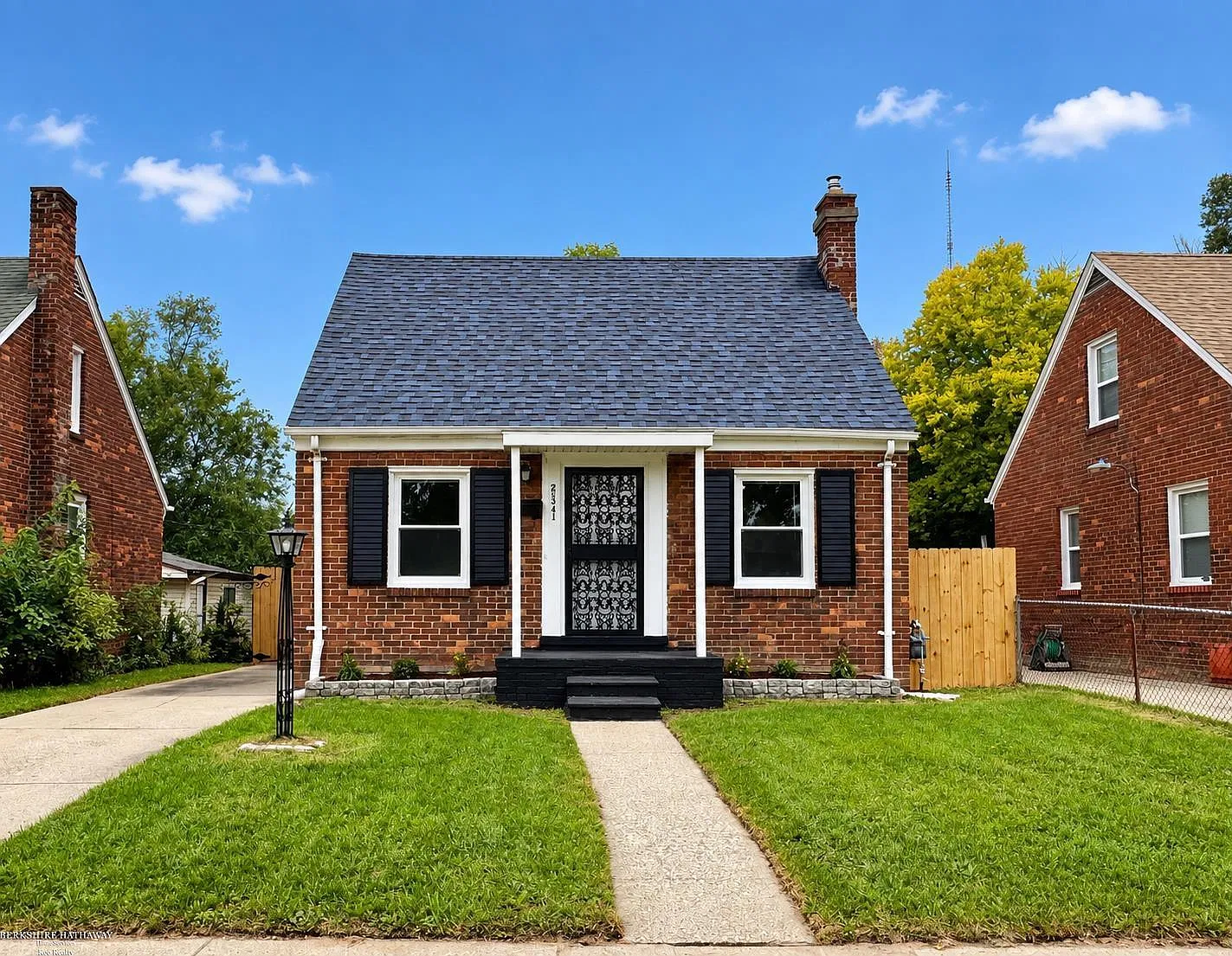 3 bed, 1.0 bath, 1200 sqft, $2,600 — Photo 1