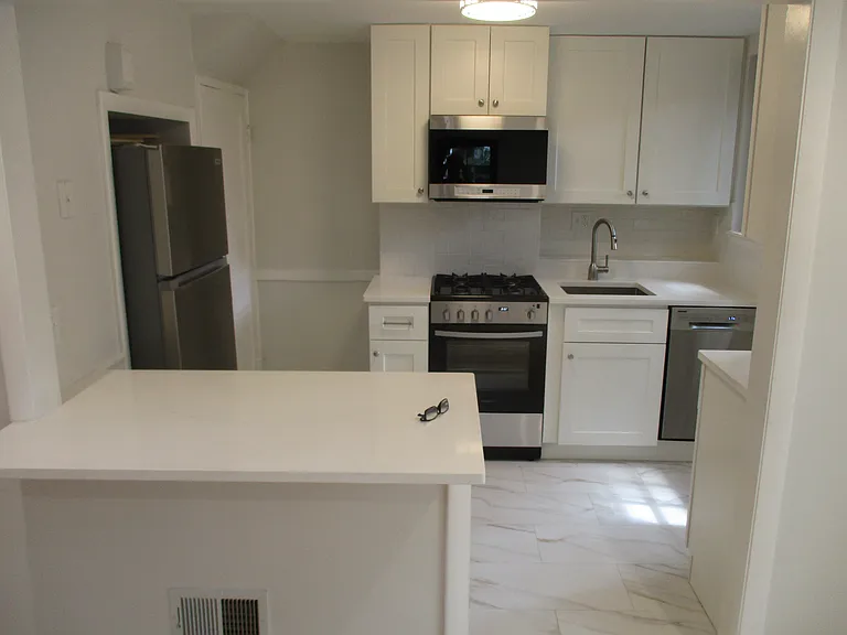 52 Grant Ave — Photo 3