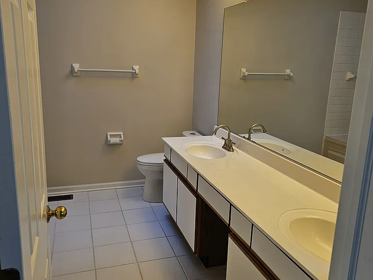 304 Hill St — Photo 11