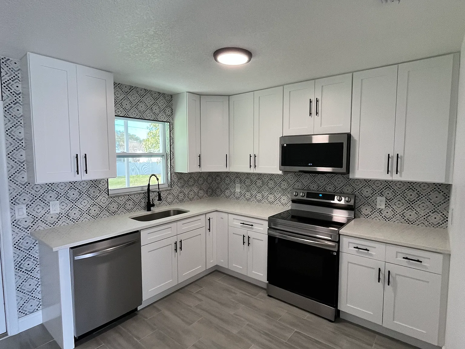 2 bed, 850 sqft, $1,800 — Photo 3