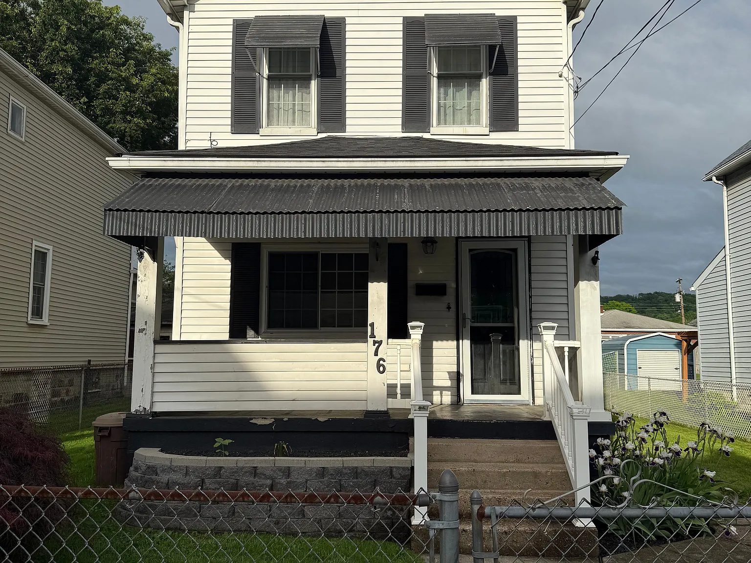 176 James St — Photo 1