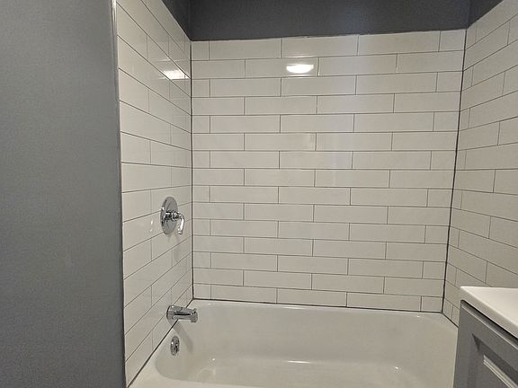 4th image of 12-12R Granite St #2