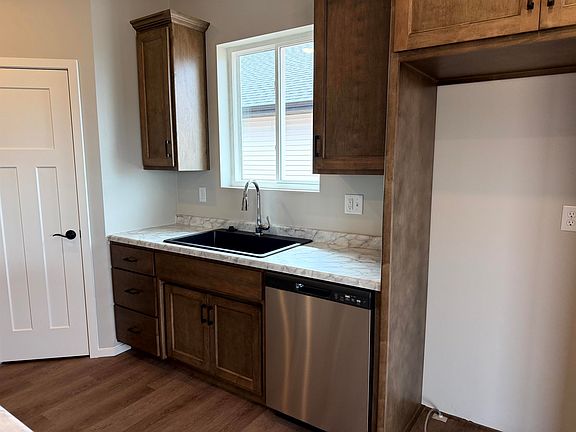 4th image of 936 Enclave Ct