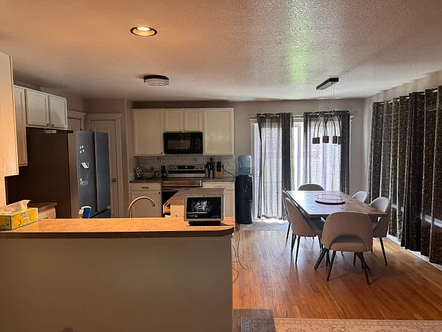 10798 Dayton Way — Photo 3