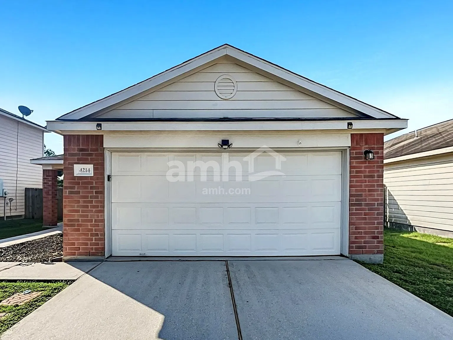 3 bed, 2.0 bath, 1312 sqft, $1,715 — Photo 1
