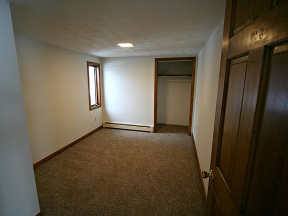 4th image of 10371 1-2 Main St