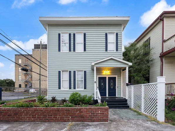 811 24th St, Galveston, TX 77550