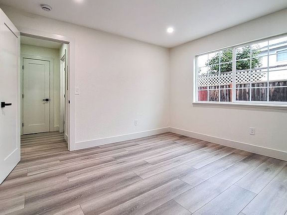 4th image of 1652 Crucero Dr APT 2