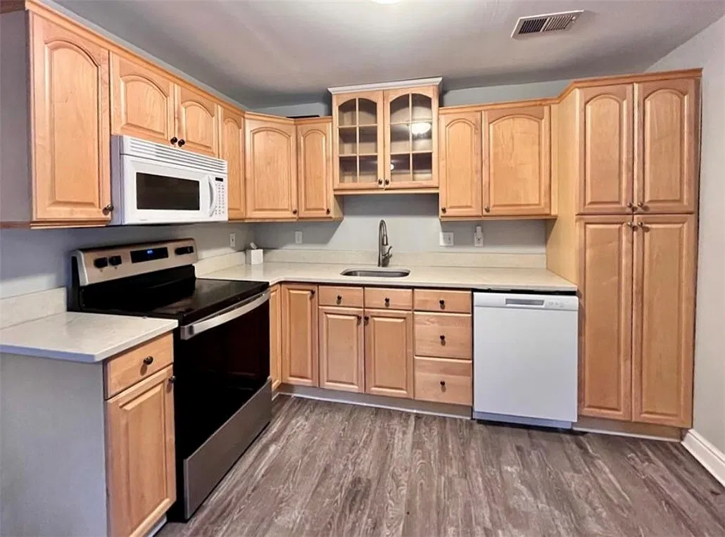 2 bed, 1016 sqft, $1,600 — Photo 4